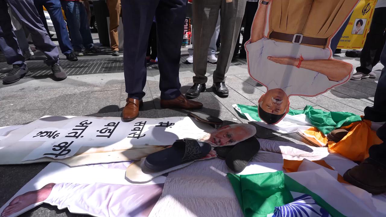 Video thumbnail for US: Tensions rise outside Madison Square Garden as RSS chief Bhagwat speaks.