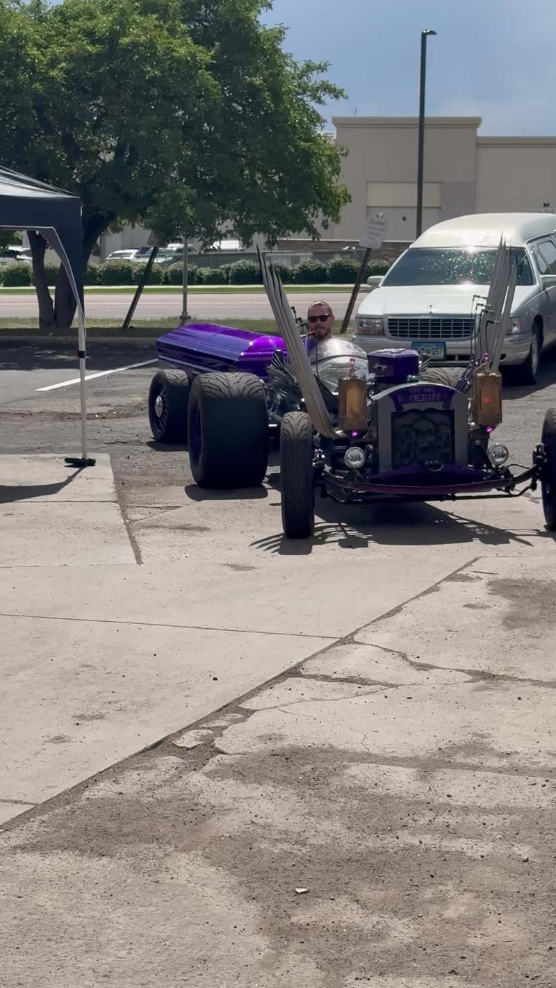 Video thumbnail for Purple Coffin Hot Rod Cruising through the Hearse Show