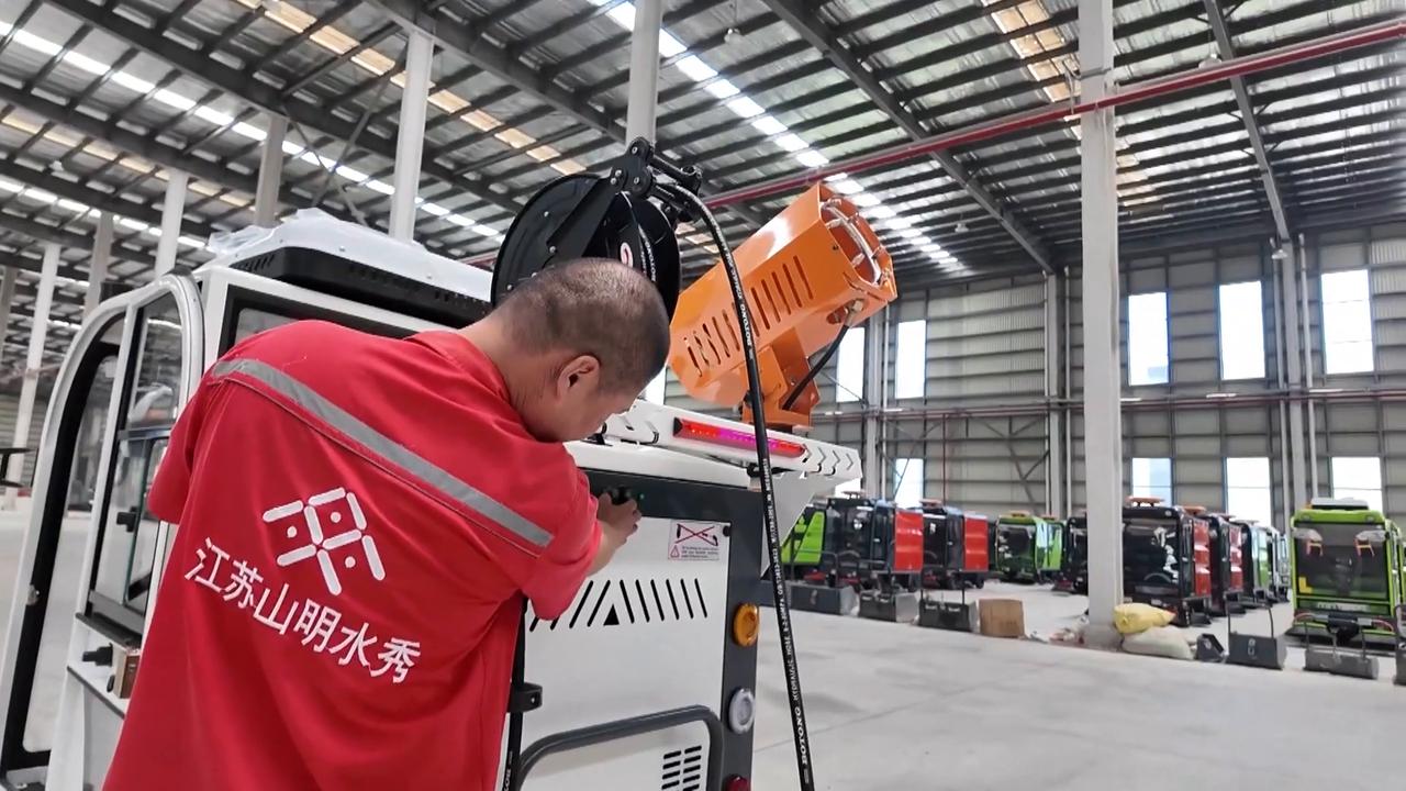 Video thumbnail for China: China-made electric tricycles gain overseas traction.