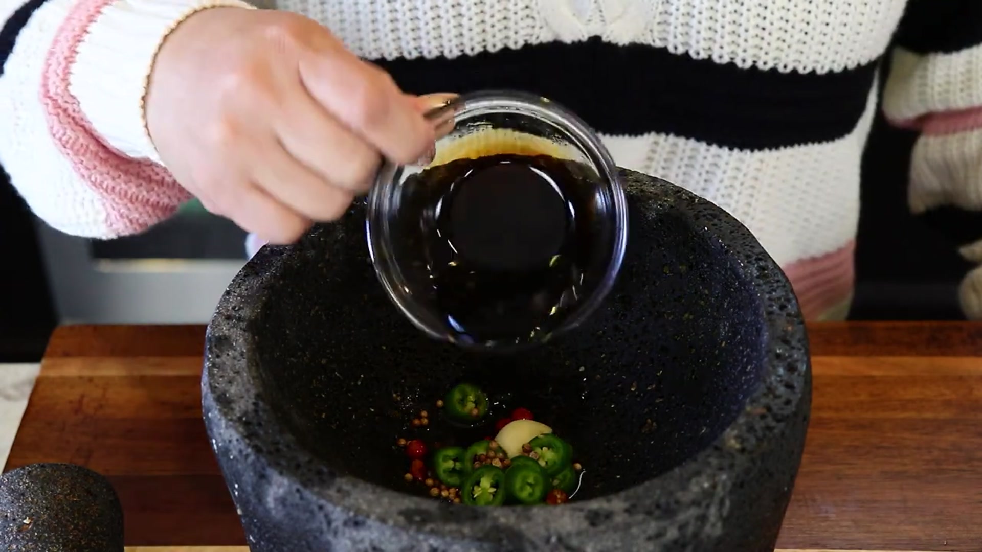 Video thumbnail for How to Make Aguachile Negro Recipe Aguachiles de Camaron en Salsa Negra(720P_60FPS)