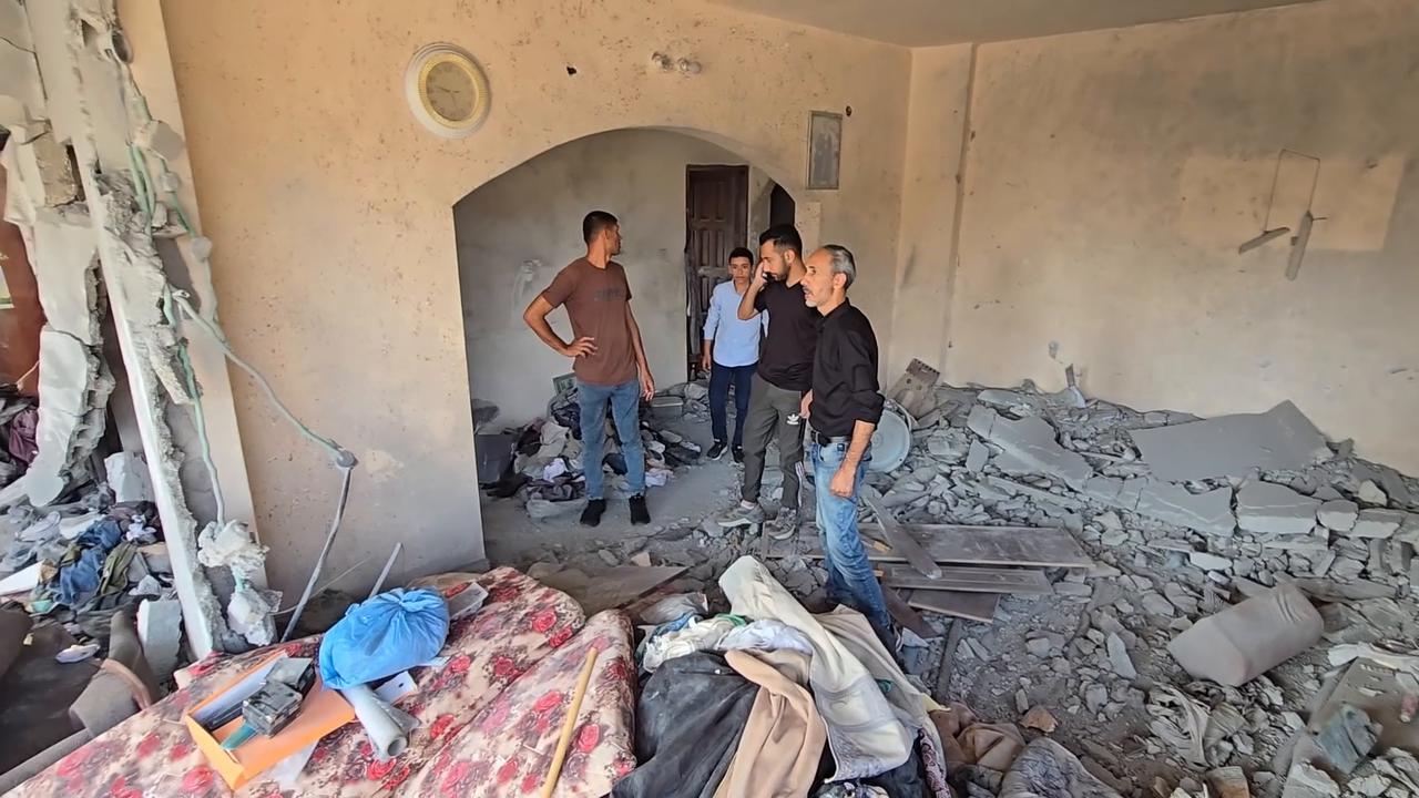Video thumbnail for Israeli strike destroys home in Deir al-Balah, killing Palestinian couple.