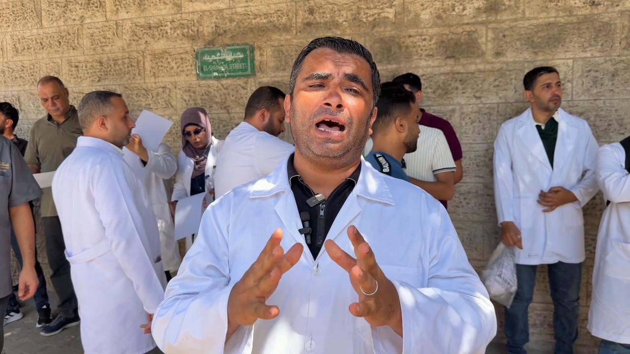 Video thumbnail for Gaza dentists protest shortage of dental supplies caused by Israeli restrictions.