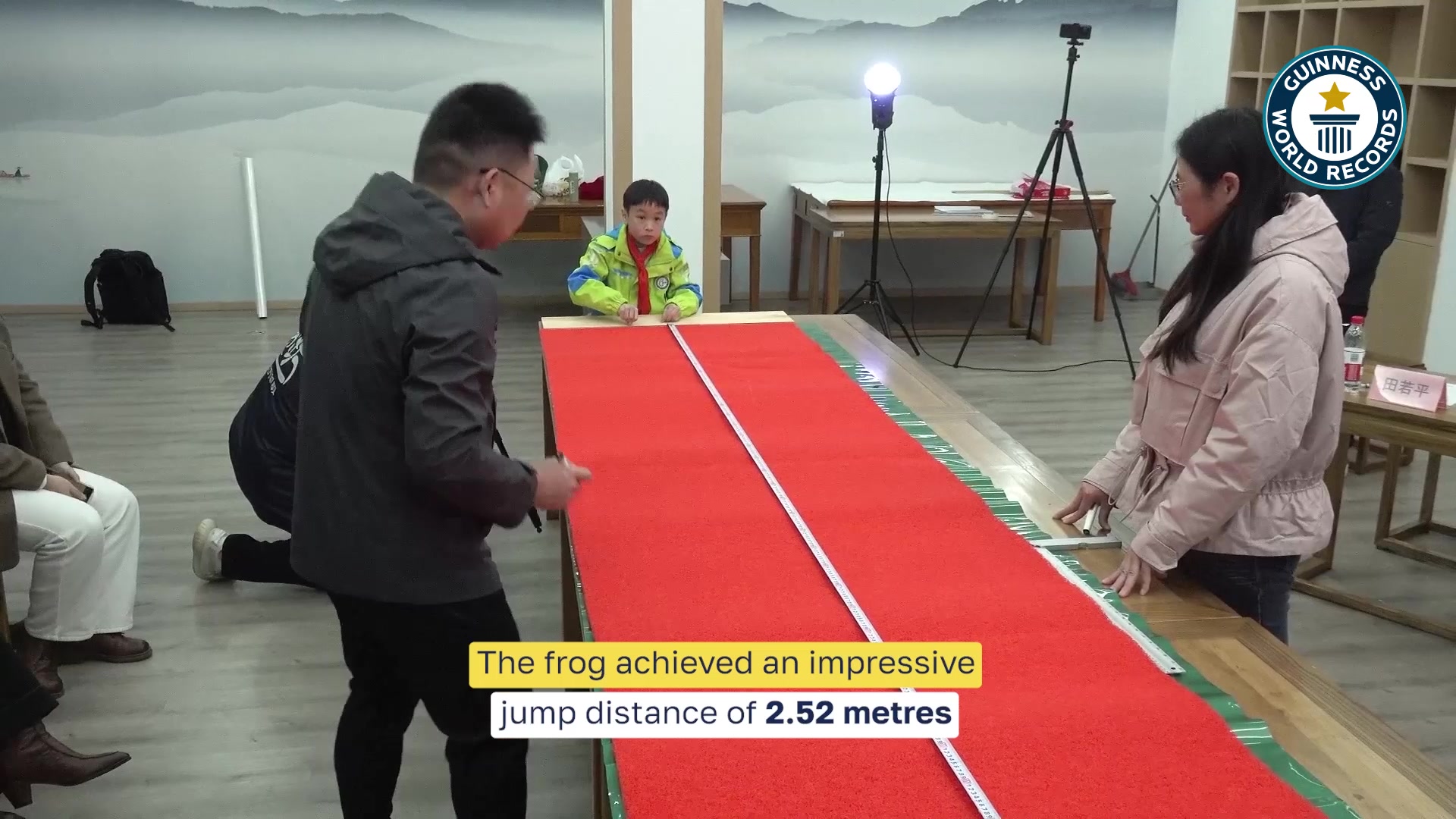 Video thumbnail for Farthest jump of an origami frog - 2.52 metres (8 ft 23.2 in) by Liang Chenhao