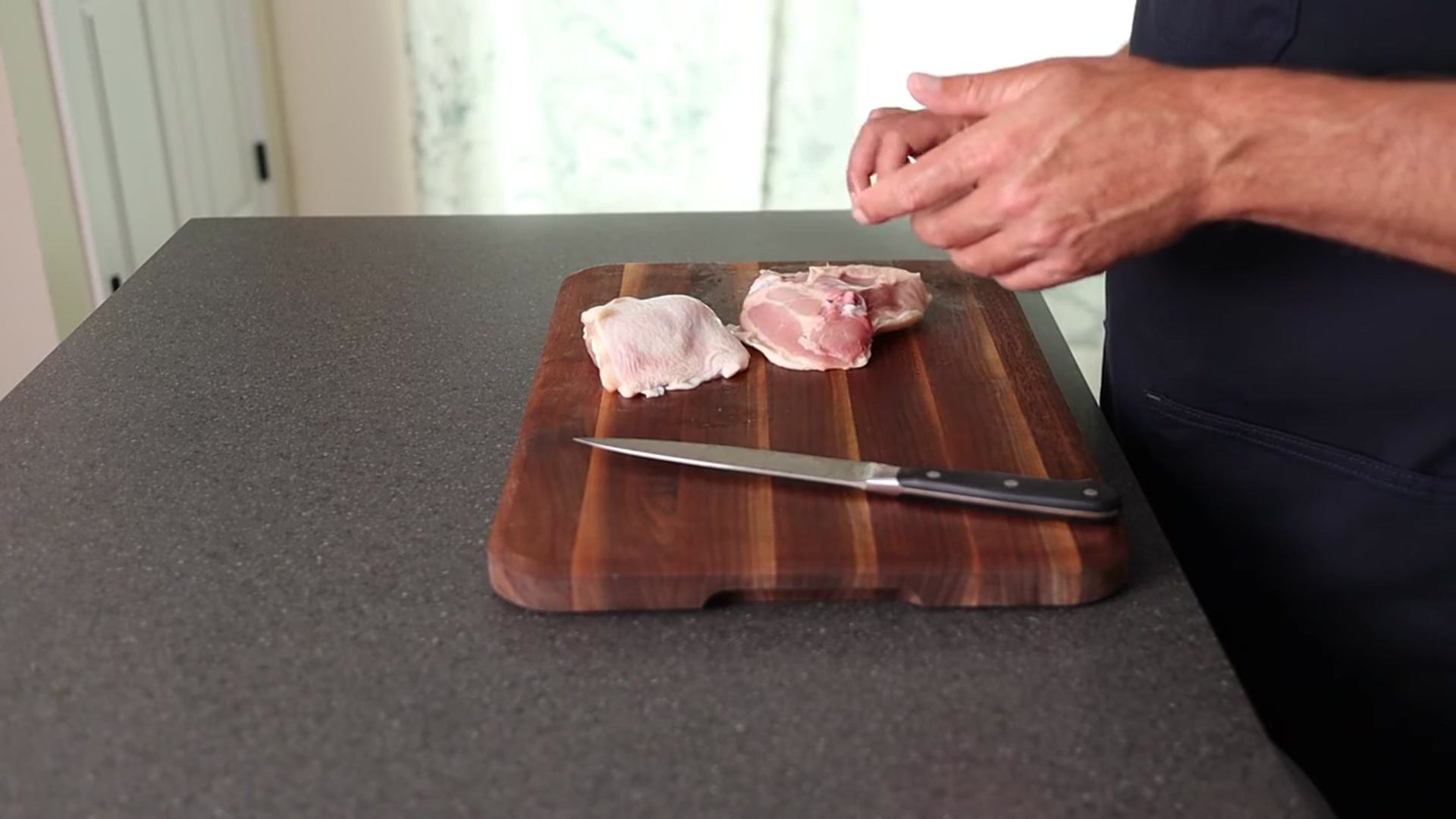 Video thumbnail for How to Debone a Chicken Thigh(720P_HD)