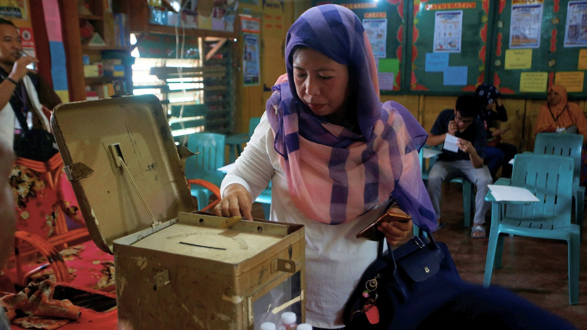 Video thumbnail for Philippines’ Bangsamoro votes in first parliamentary election amid violence