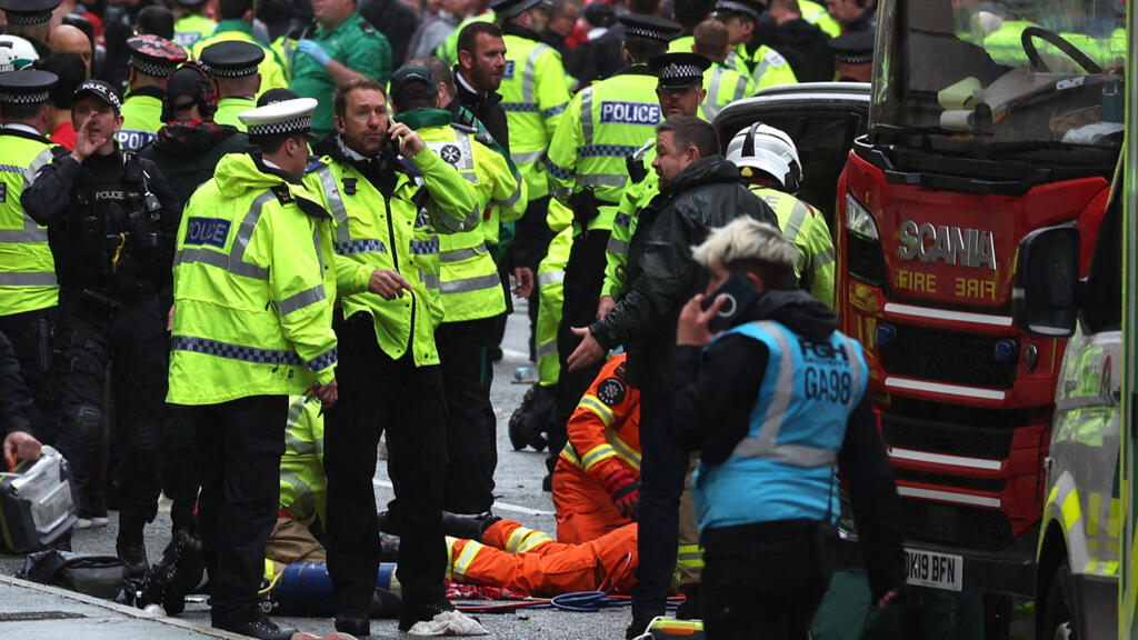 Video thumbnail for Car ploughs into Liverpool fan celebrations, injuring dozens