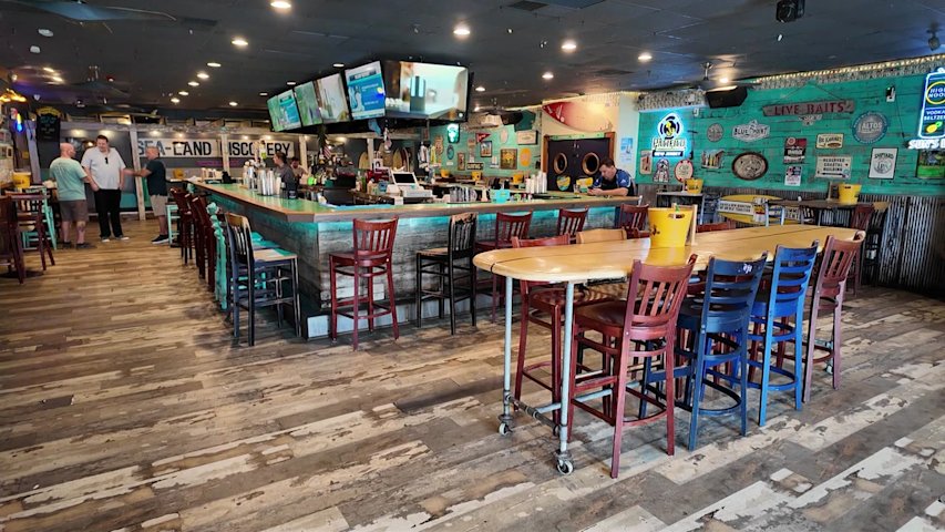 Video thumbnail for Jersey Shore restaurant owners bring back drinks-to-go with the blessing of Gov. Sherrill