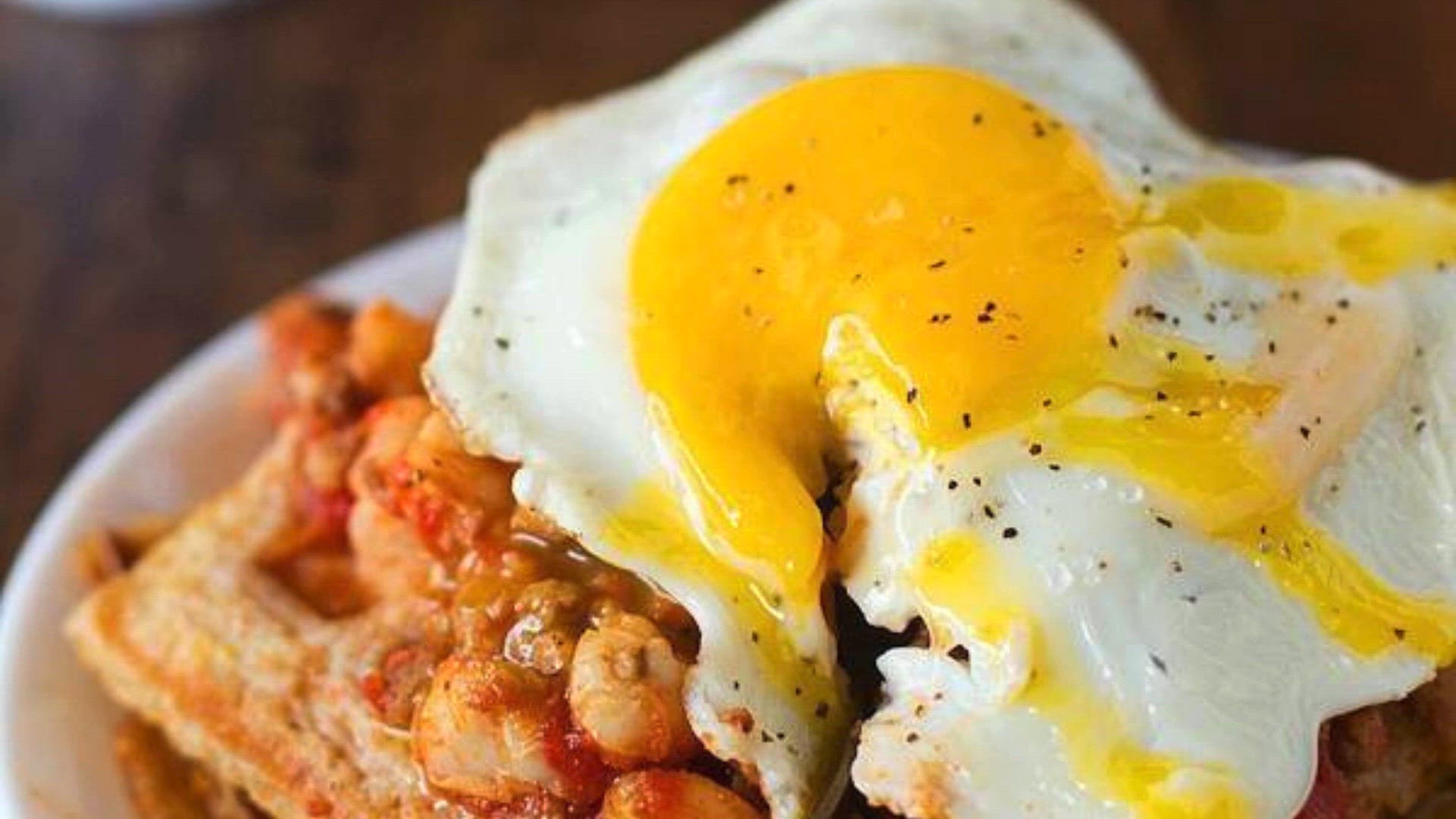 Video thumbnail for Chili and Cornbread Waffle Stacks recipe