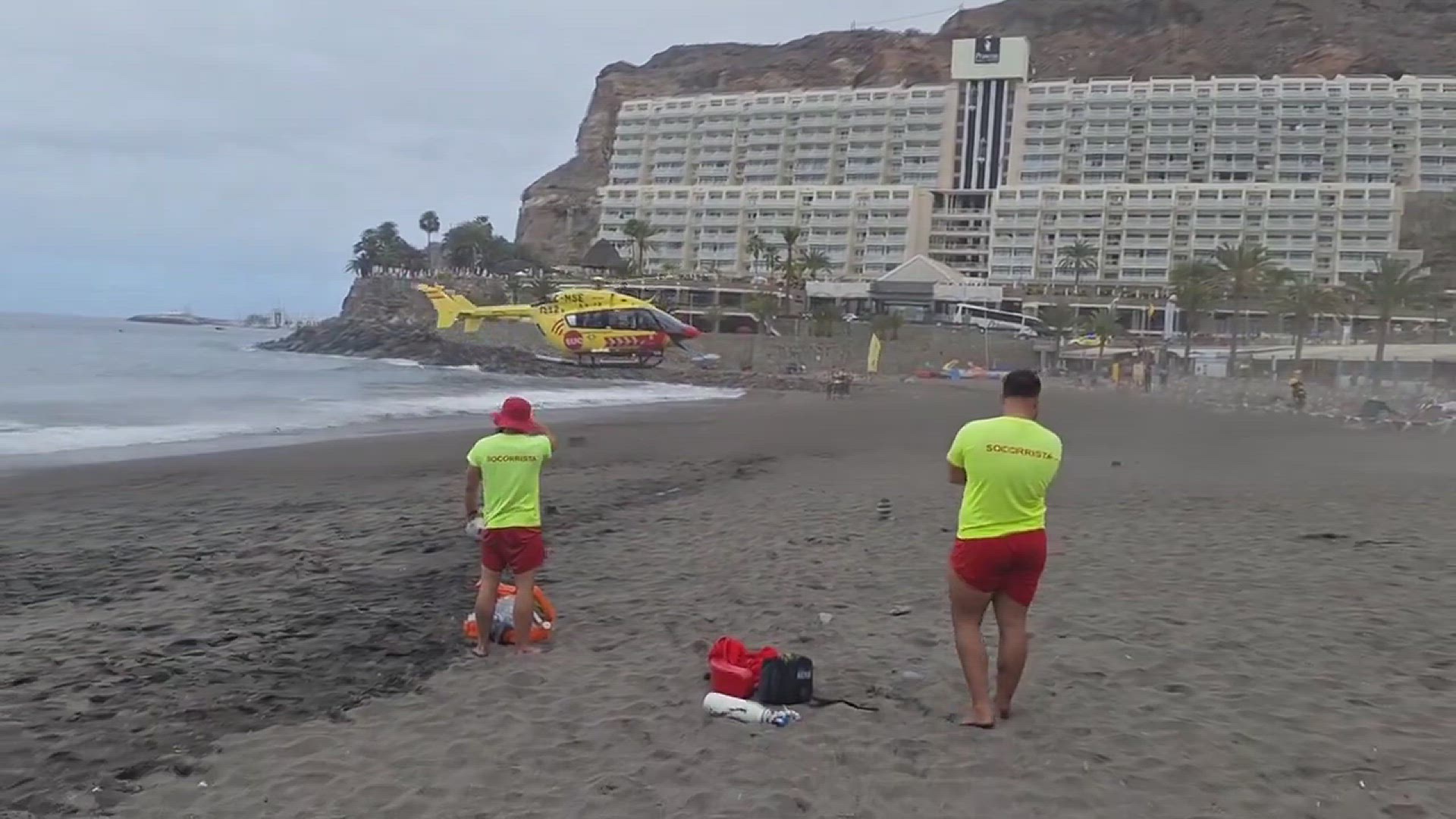 'Video thumbnail for Hubschrauber-Rettung am Strand von Taurito'