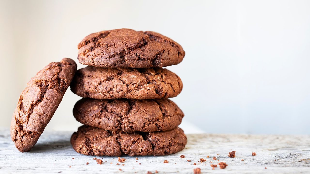 'Video thumbnail for Almond chocolate banana vegan cookies -video blog'