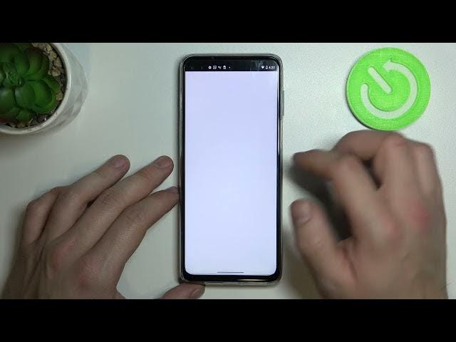 Video thumbnail for How to Add Different Type of Cards to Google Pay on the MOTOROLA Moto G10