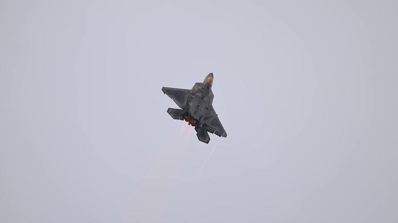 Video thumbnail for US: F-22 Raptor Tears Across Cleveland Sky In High-Speed Air Show Display.