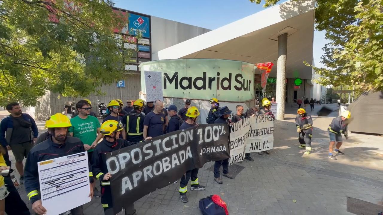Video thumbnail for Spain: 20260917_Wildland Firefighters Protest in Madrid_ h199_001.