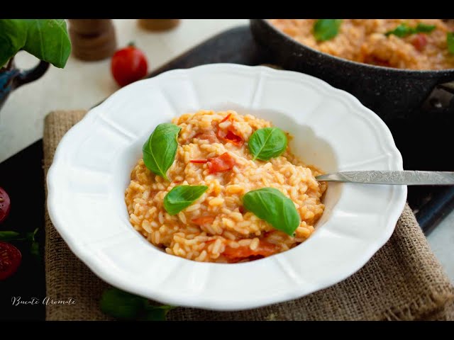'Video thumbnail for Risotto cremos cu ROȘII cherry și mozzarella - rețeta italiană ușoară și rapidă'