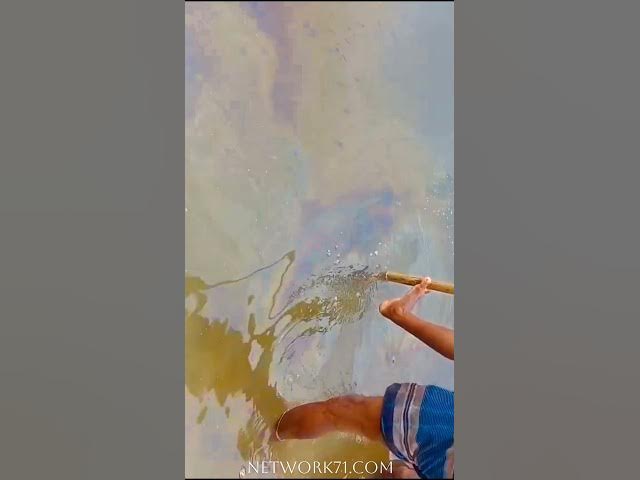 Video thumbnail for মাটির নিচ থেকে স্বয়ংক্রিয়ভাবে তেল উঠছে মেহেরপুরের ভৈরব নদে! #তেল_আবিষ্কার #রহস্যময়_তেল #বাংলাদেশ