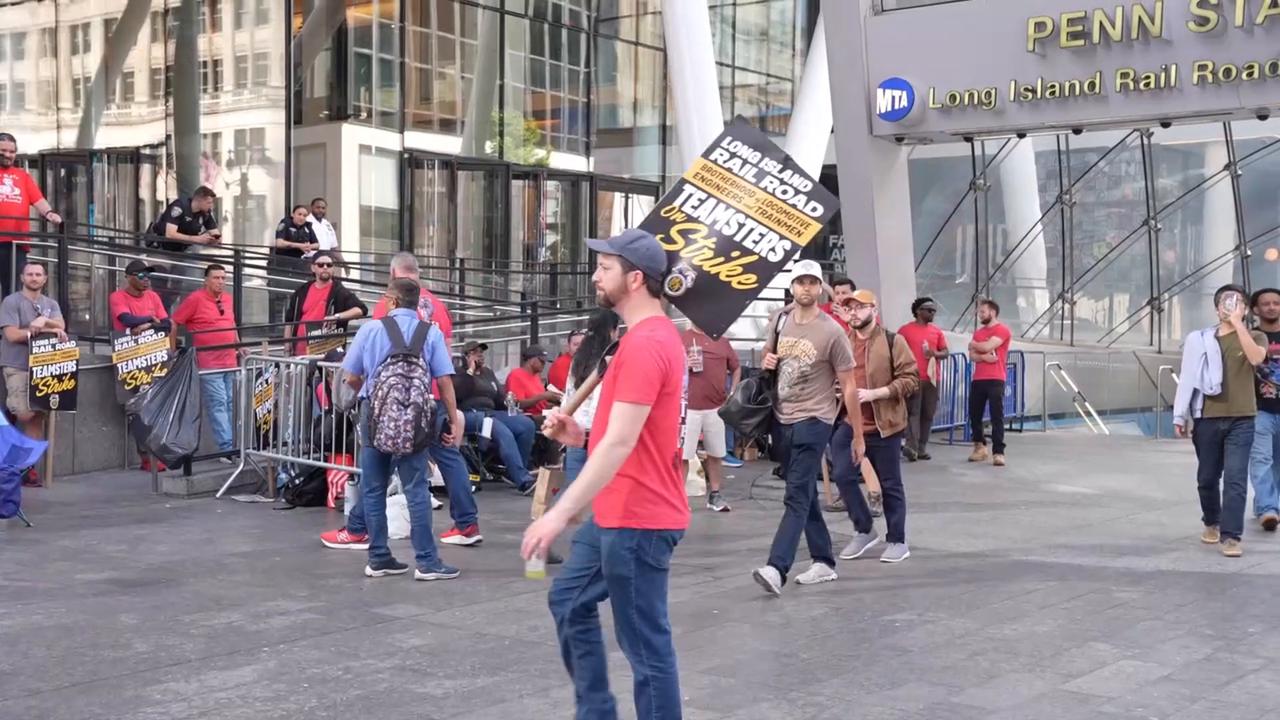 Video thumbnail for Members of five unions striking against MTA rally 7.