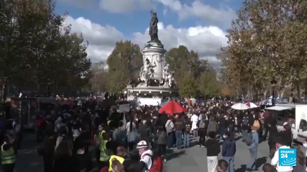 Video thumbnail for French students vow to keep protesting