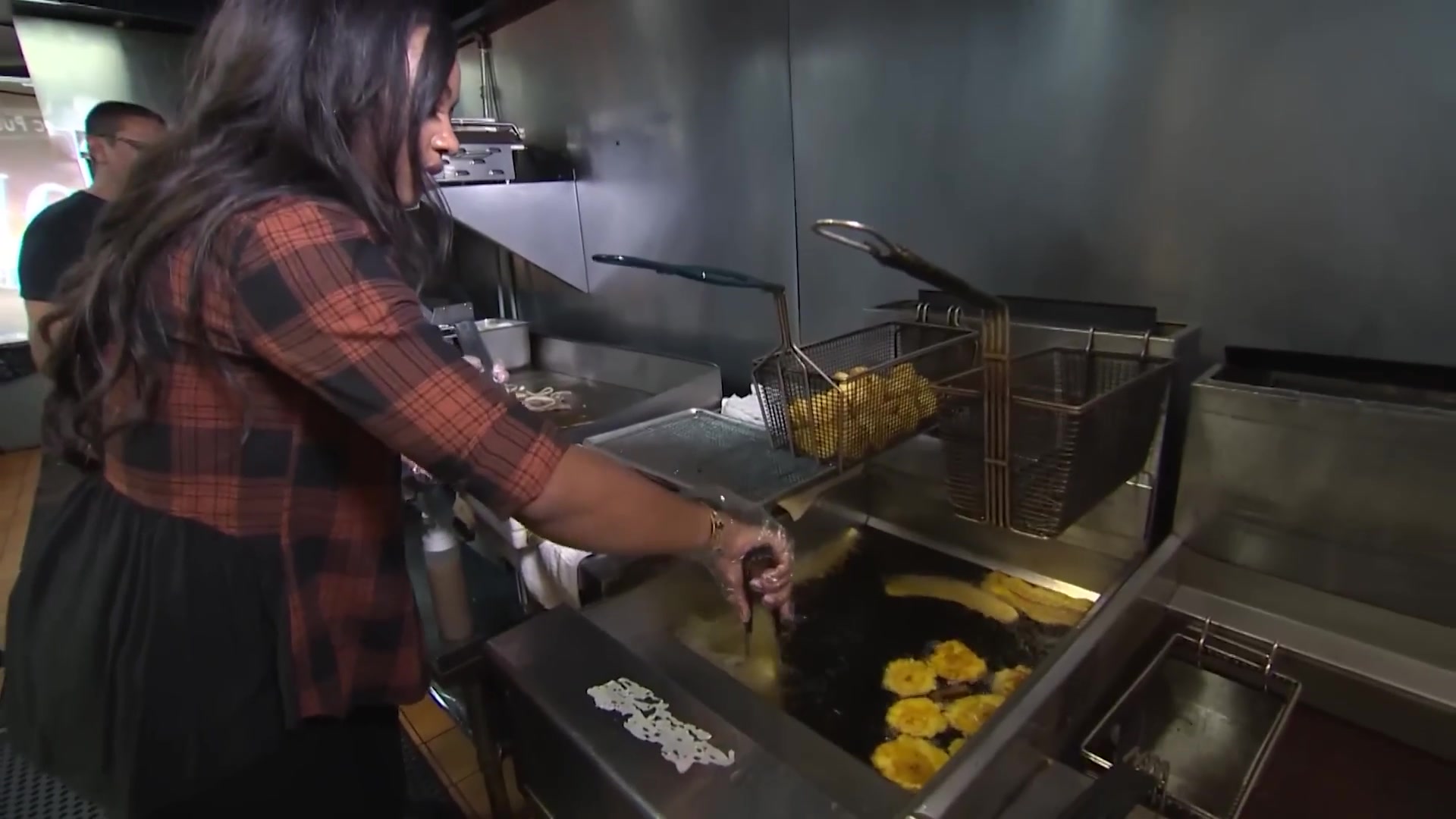 Video thumbnail for Classic Chicago Foods You Need To Try Before You Die