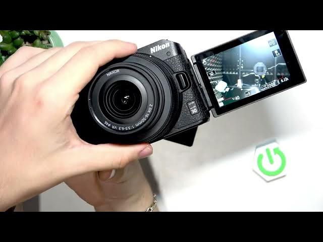 Video thumbnail for NIKON Z30 – How to use the articulated screen