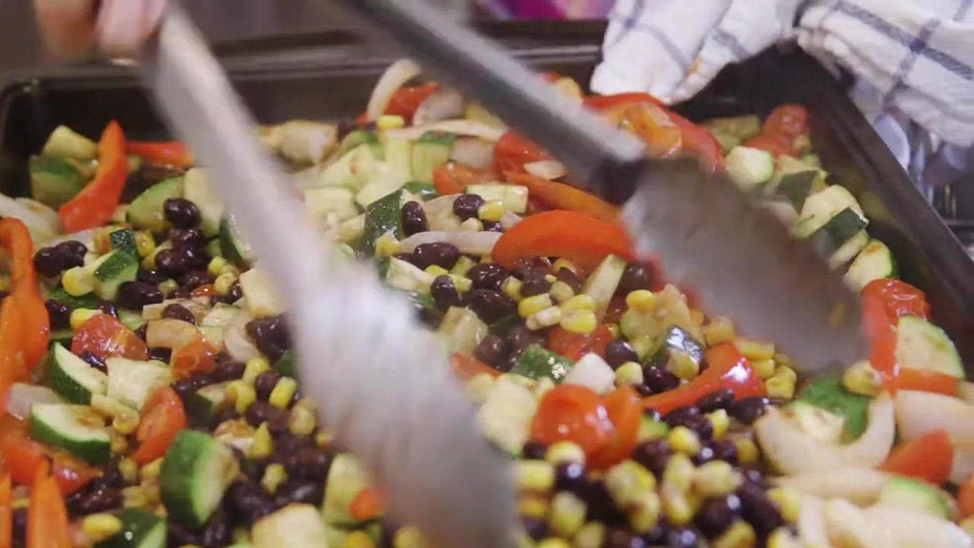 Video thumbnail for Healthy Breakfast Burritos with SouthWestern Veggies(720P HD)