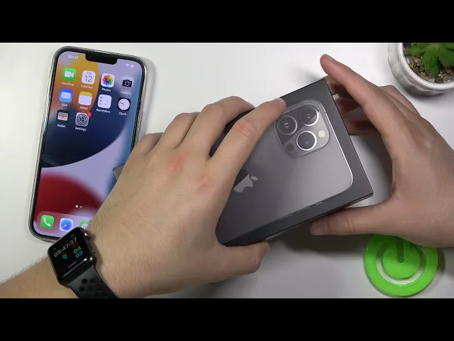 Video thumbnail for Does APPLE iPhone 13 Pro Max Have a Wired Earphones in Box?