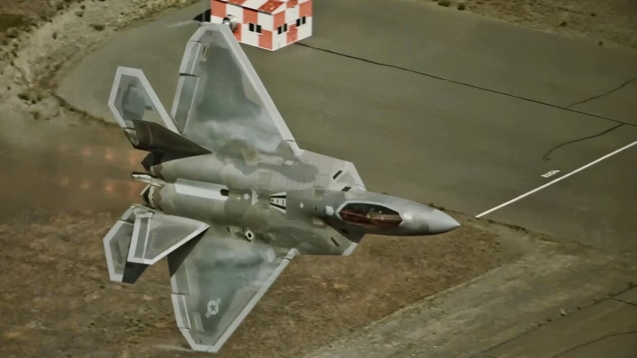 Video thumbnail for F-22 Raptor Flies In The Sky