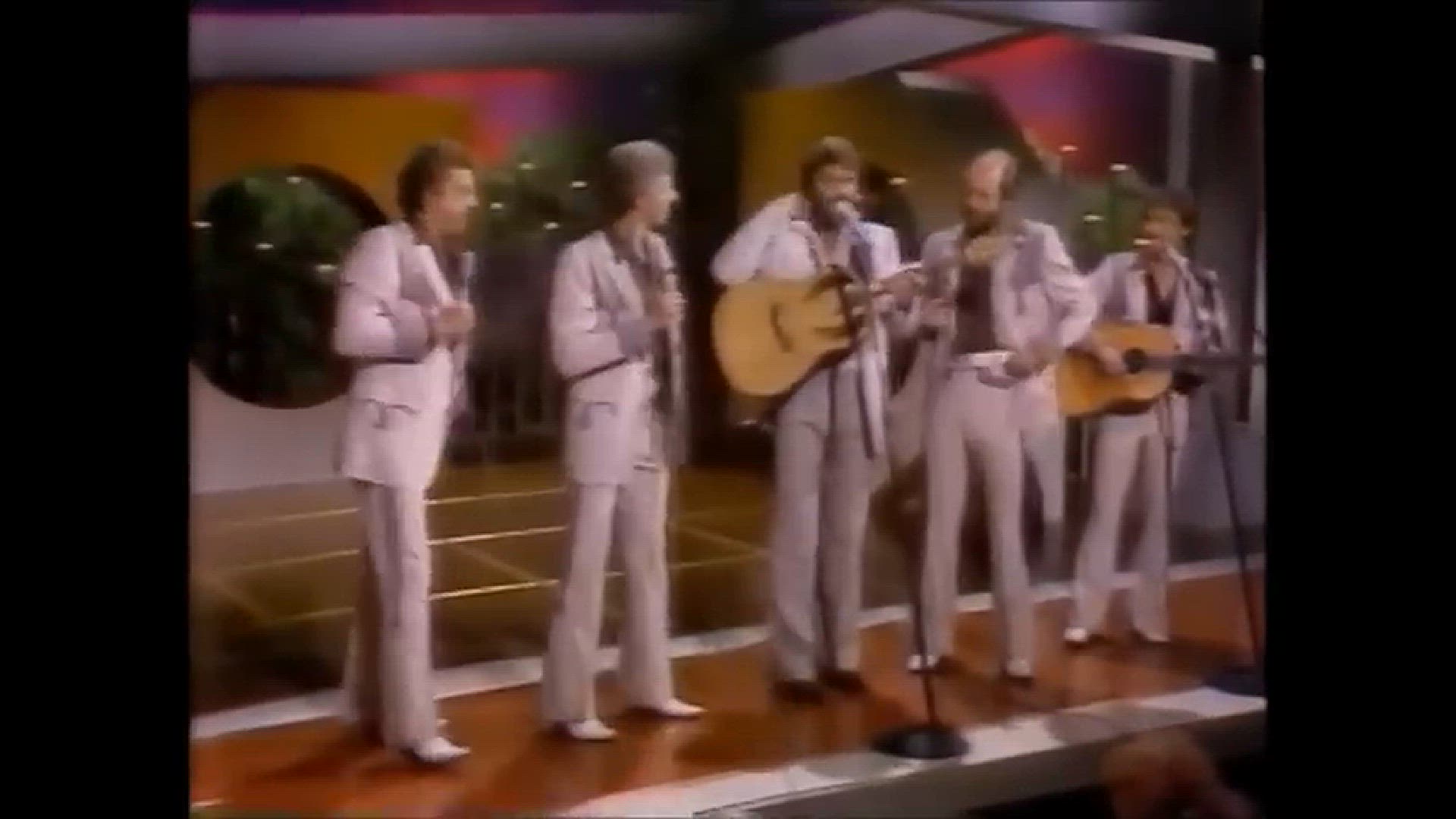 'Video thumbnail for Glen Campbell with The Statler Brothers - Flowers on the Wall (1982)'
