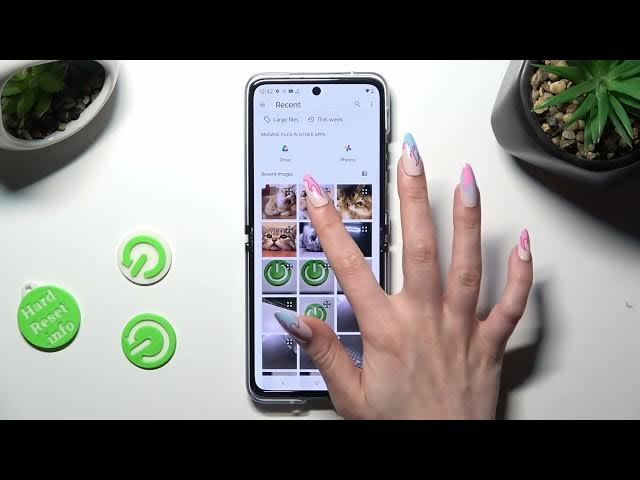 Video thumbnail for How to Customize Keyboard Theme in MOTOROLA Razr 40 Ultra – Personalize Keyboard Background