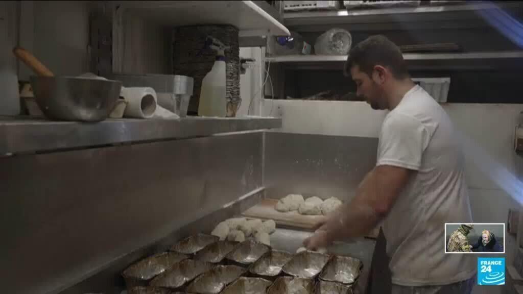 Video thumbnail for French baker brings bread and comfort to war-hit Ukraine
