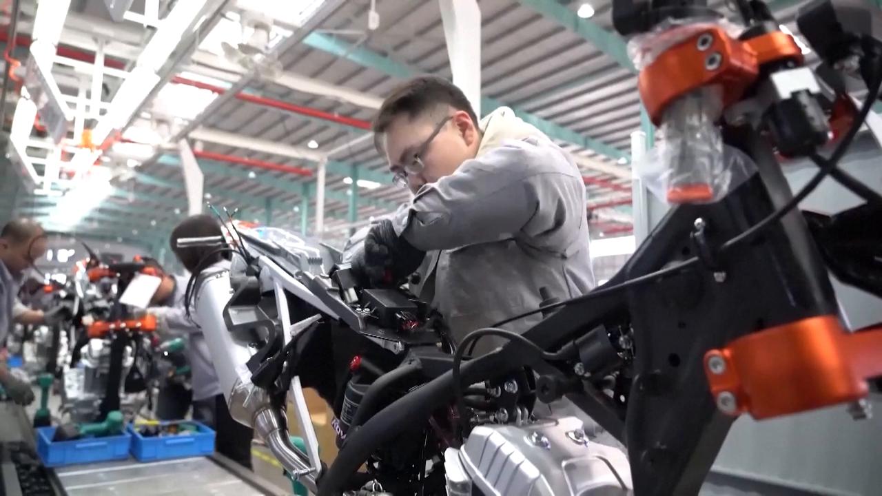 Video thumbnail for China: China's industrial output up 5.6 pct in first four months.