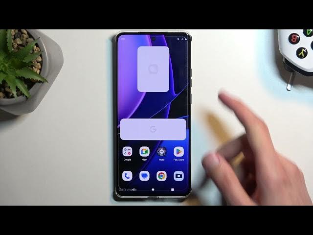 Video thumbnail for How to Turn Off All Third Party Apps on MOTOROLA Edge 40 - Entering Safe Mode