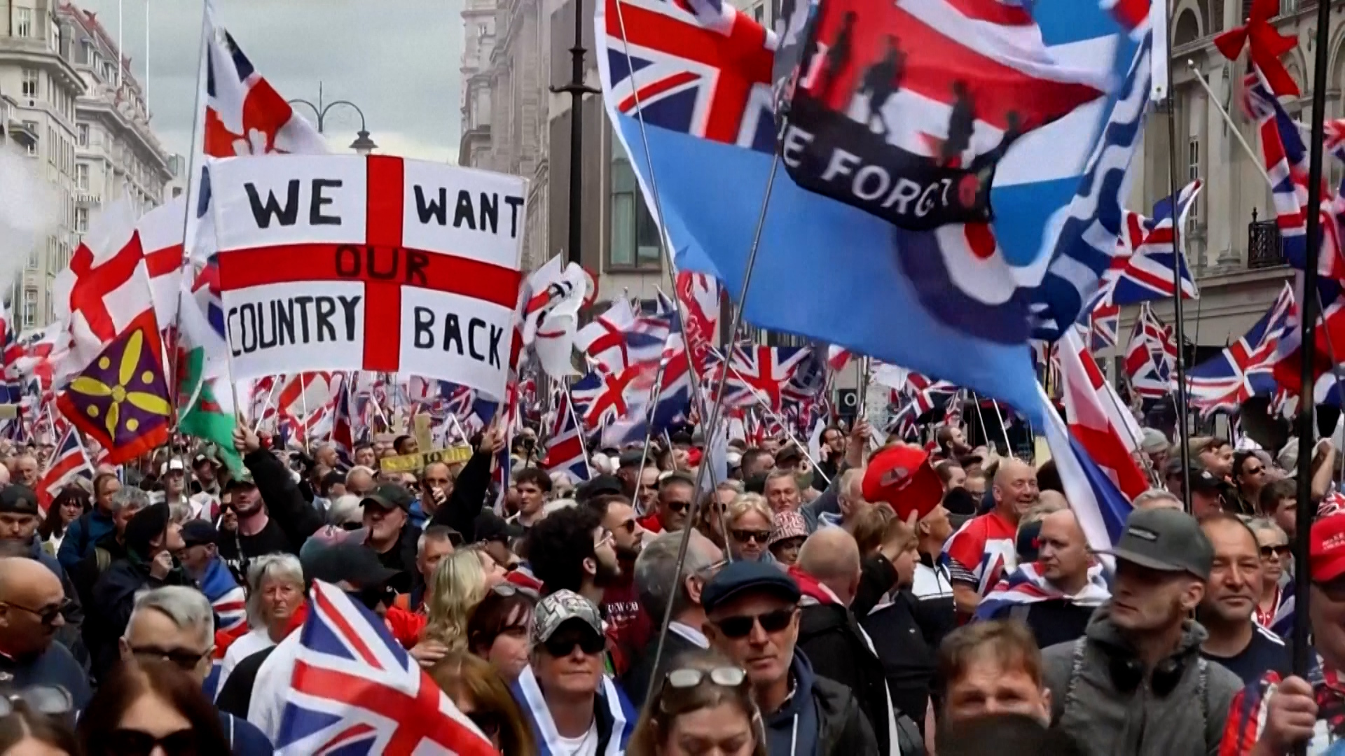 Video thumbnail for Tens of thousands join far-right rally in central London