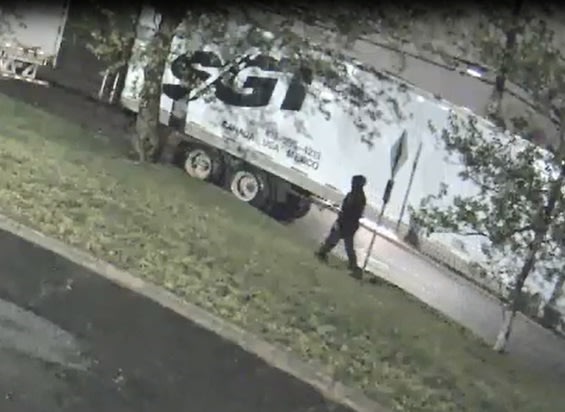 Video thumbnail for Police search for person who set box truck on fire in Central Islip