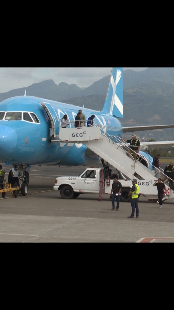 Video thumbnail for Deported migrants arrive in Costa Rica from the US