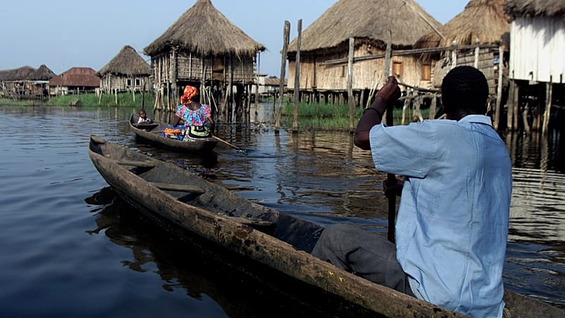 Video thumbnail for Benin's lovers less row-mantic as apps replace waterway rendezvous