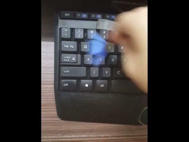 Video thumbnail for Cleaning wireless keyboard with #keyboardcleaning #cleaningbrush #dustremoval
