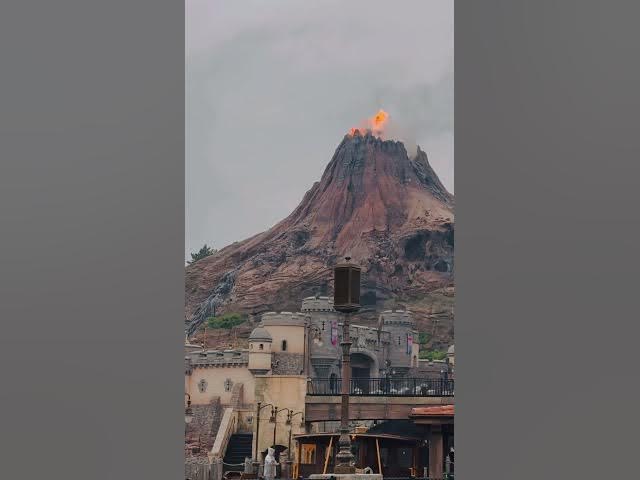 Video thumbnail for Disney Volcano at Tokyo DisneySea!