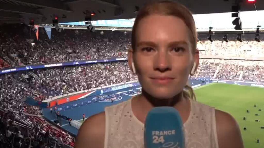 Video thumbnail for 40 000 PSG fans gathered up at the Parc des Princes in Paris for the big game