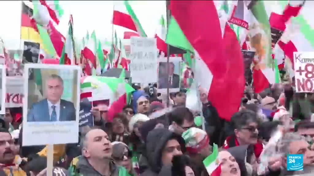 Video thumbnail for Munich: 250,000 rally for change in Iran