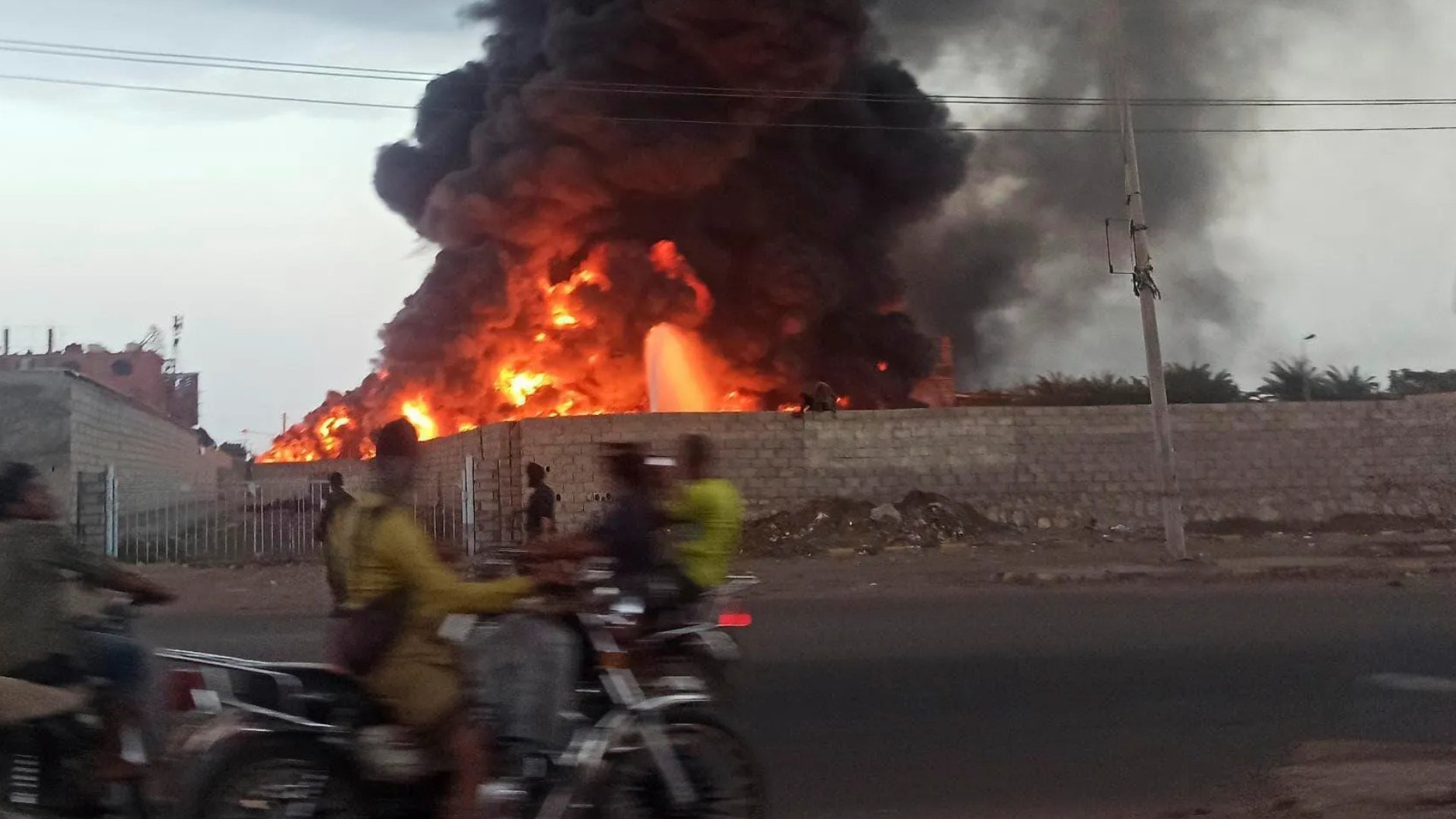 Video thumbnail for Escalating strikes in Yemen conflict: Reports of delegations meeting in Oman for talks