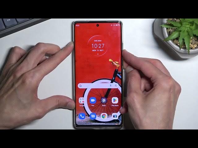 Video thumbnail for How to Take a Screenshot on Motorola Edge 30 Ultra - Capture the Screen