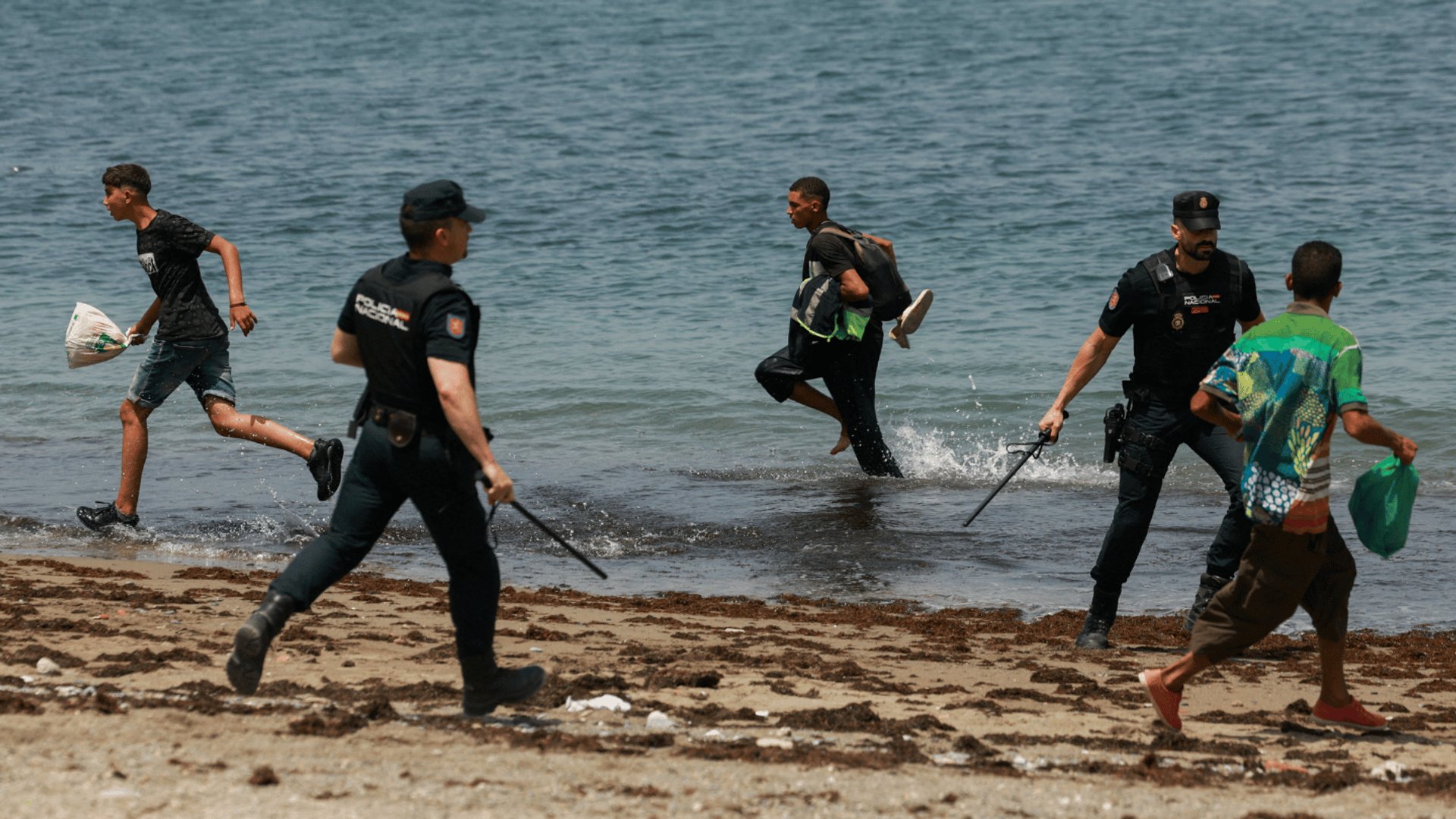 Video thumbnail for Thousands return to Morocco after entering Spain's Ceuta