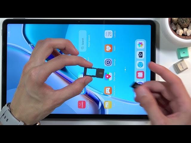 Video thumbnail for How to Insert SD Card in HUAWEI MatePad 11 – Memory Card Slot