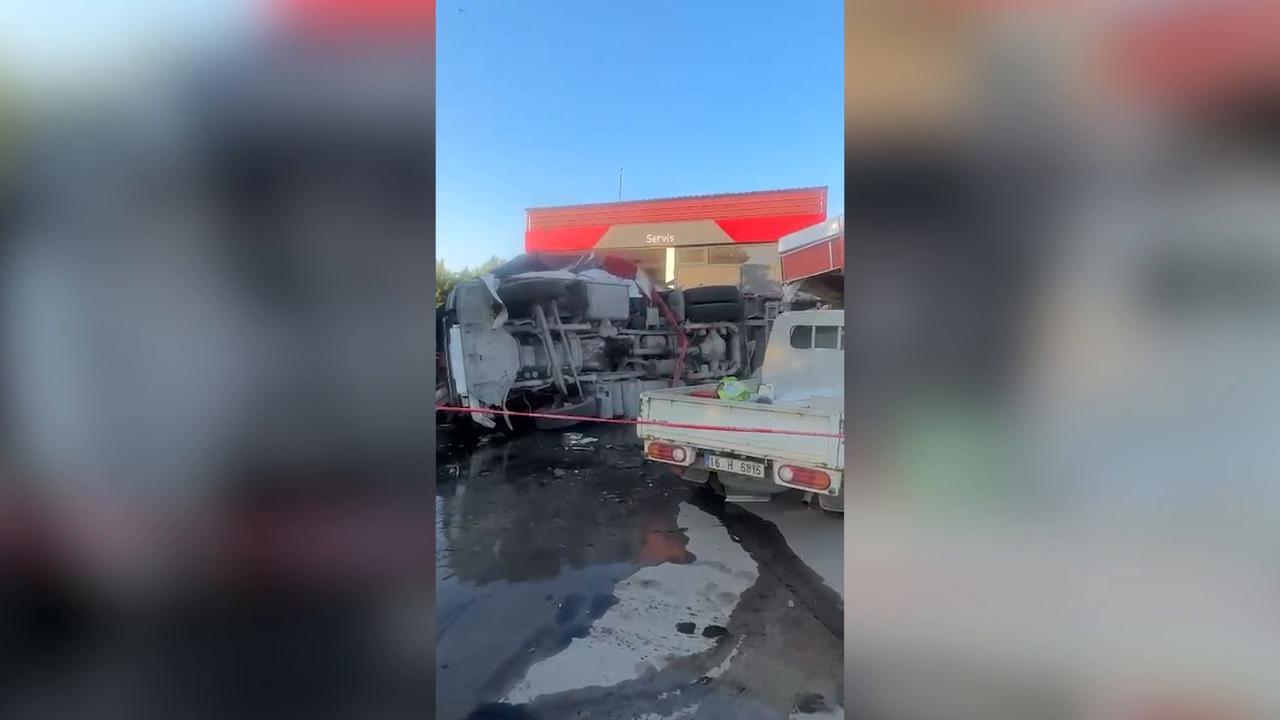 Video thumbnail for Türkiye: MOMENT: Truck crashes into gas station market in Türkiye, killing one.