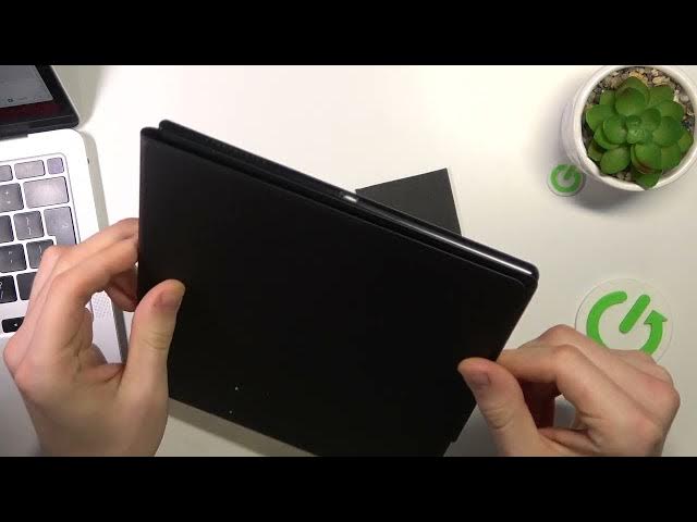 Video thumbnail for How to Clean USB using household items on Huawei MatePad Paper / How to remove dust from Paper USB