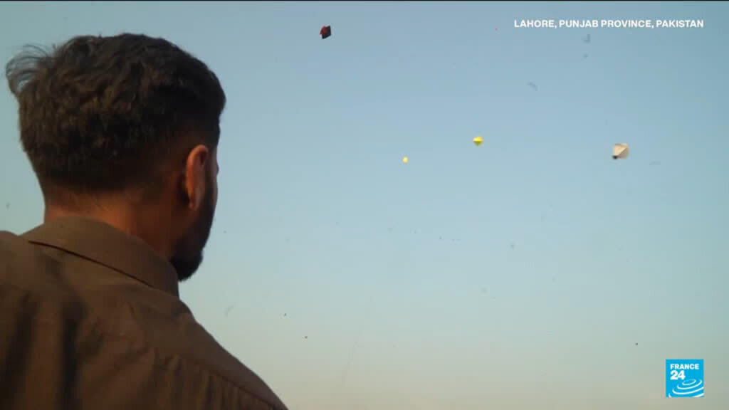 Video thumbnail for Punjab's sky filled with kites after 18 years of prohibition