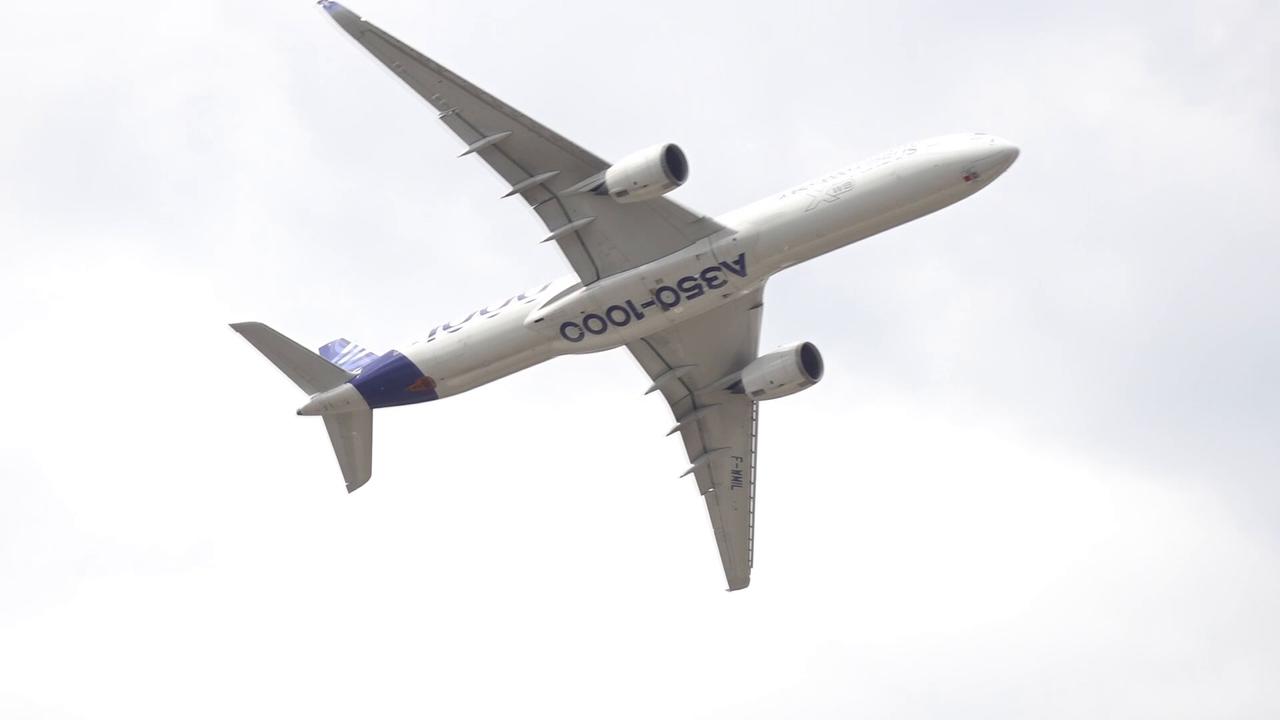 Video thumbnail for UK: Farnborough International Airshow showcases latest aviation technology.