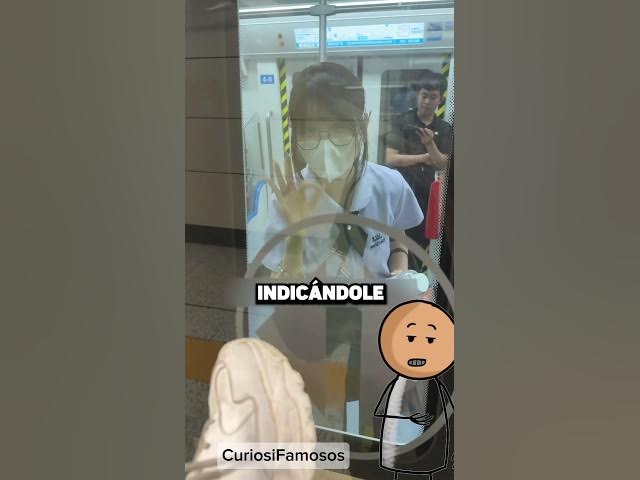 Video thumbnail for Este hombre recreó la escena de Cenicienta en la vida real😱