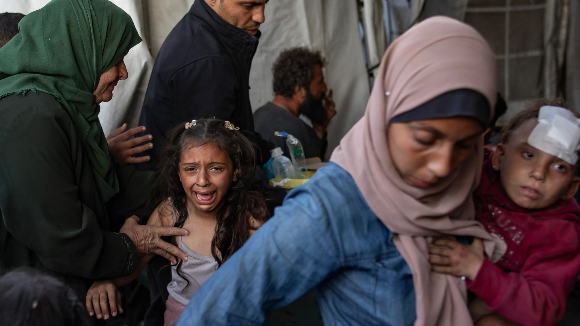 Video thumbnail for Palestinians from Shuja’iyya forced to flee, seeking safety in Gaza City