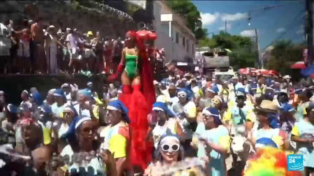Video thumbnail for Brazil: 6 million expected at Rio Carnival